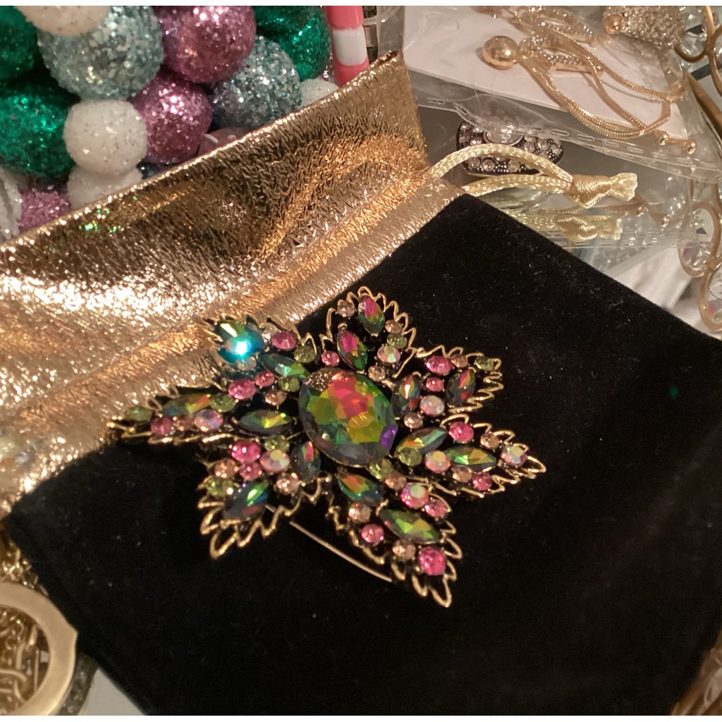 Beautiful Vintage Brooch Beautiful Piece